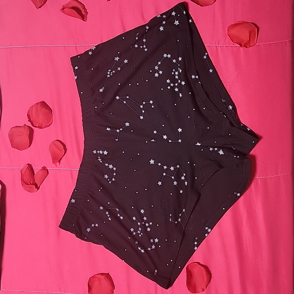 Assorted comfy shorts 😍 - Picture 2 of 12